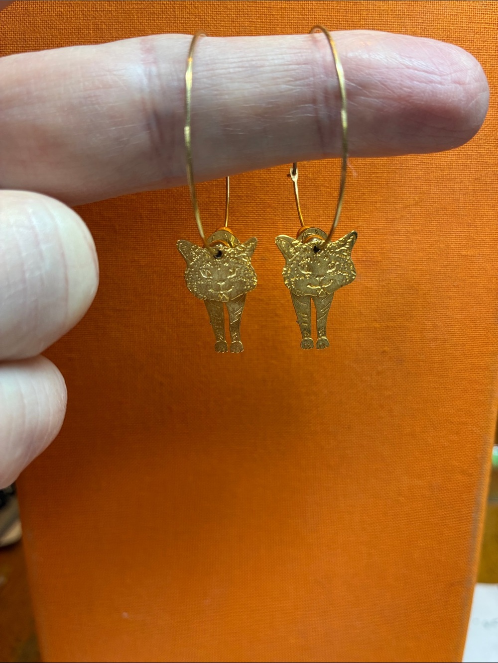 Gold vintage Cat Hoop Earrings - Unbranded